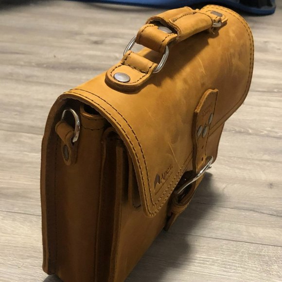 Saddleback genuine leather tablet bag mini bag - Picture 2 of 7